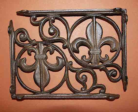 2 Cast Iron Brackets 1