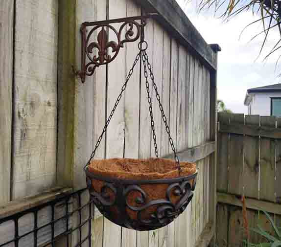 2 Cast Iron Brackets 3