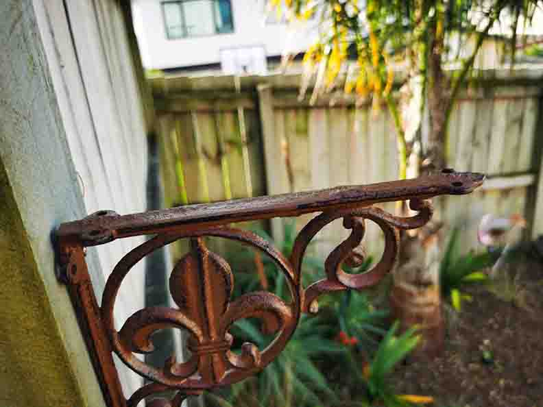 2 Cast Iron Brackets 4