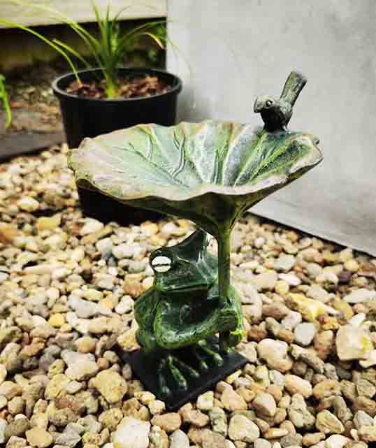 Frog Bird Feeder 1