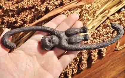 Cast Iron Monkey Hook 03