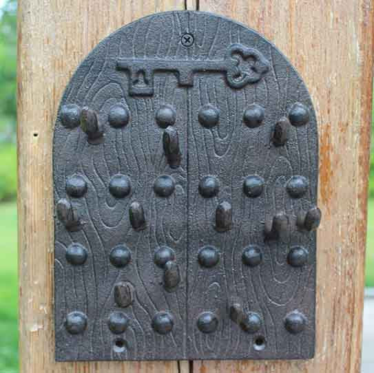 Hooks Plate 02