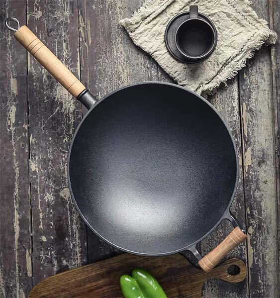 32cm cast iron wok wooden handle 04